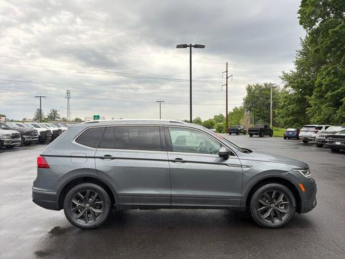 Platinum Gray Metallic 2024 Volkswagen Tiguan 2.0T SE 4MOTION