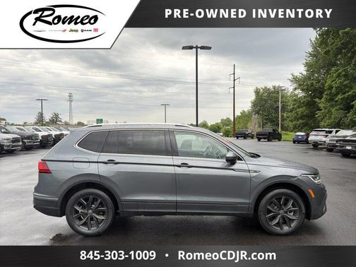 Platinum Gray Metallic 2024 Volkswagen Tiguan 2.0T SE 4MOTION