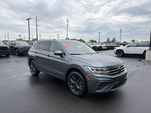 Platinum Gray Metallic 2024 Volkswagen Tiguan 2.0T SE 4MOTION