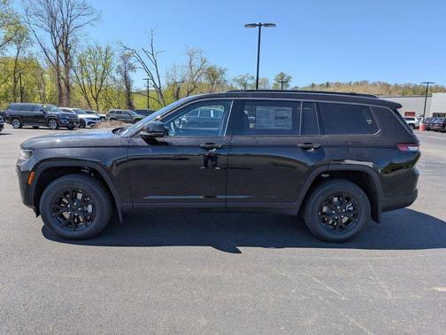 Diamond Black Crystal Pearlcoat 2026 Jeep Grand Cherokee L Altitude