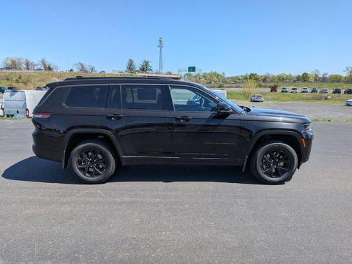 Diamond Black Crystal Pearlcoat 2026 Jeep Grand Cherokee L Altitude