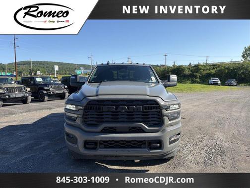 Ceramic Gray Clearcoat 2026 RAM 2500 Big Horn Crew Cab 4x4 6'4' Box