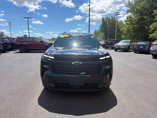 Mosaic Black Metallic 2025 Chevrolet Traverse LT