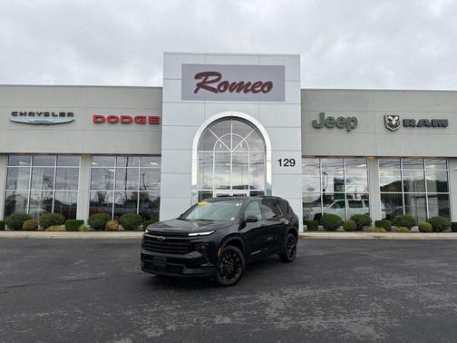 Mosaic Black Metallic 2025 Chevrolet Traverse LT