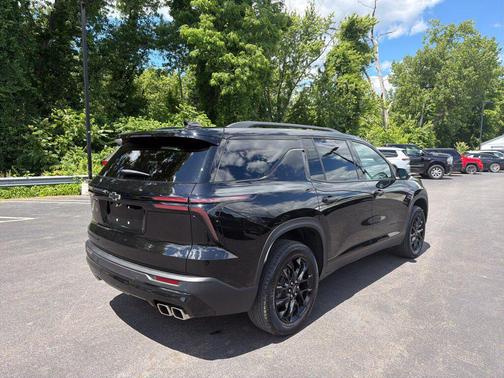 Mosaic Black Metallic 2025 Chevrolet Traverse LT
