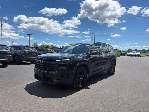 Mosaic Black Metallic 2025 Chevrolet Traverse LT