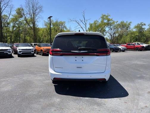 Bright White Clearcoat 2024 Chrysler Pacifica Touring L