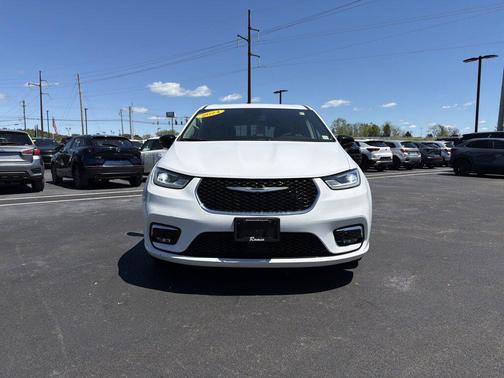 Bright White Clearcoat 2024 Chrysler Pacifica Touring L