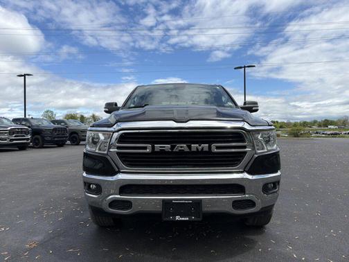 Diamond Black Crystal Pearlcoat 2019 RAM 1500 Big Horn