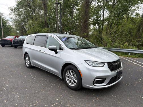 Silver Mist Clearcoat 2023 Chrysler Pacifica Touring L