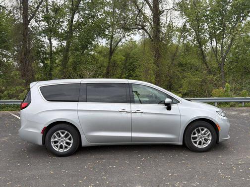 Silver Mist Clearcoat 2023 Chrysler Pacifica Touring L