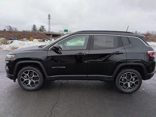 Diamond Black Crystal Pearlcoat 2026 Jeep Compass Limited