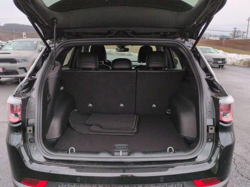 Diamond Black Crystal Pearlcoat 2026 Jeep Compass Limited