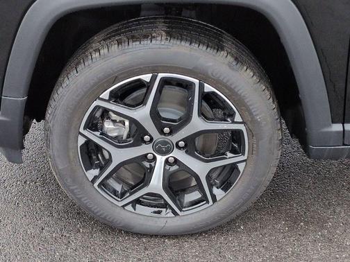 Diamond Black Crystal Pearlcoat 2026 Jeep Compass Limited
