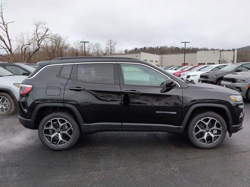 Diamond Black Crystal Pearlcoat 2026 Jeep Compass Limited
