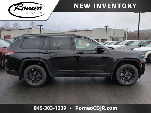 Diamond Black Crystal Pearlcoat 2026 Jeep Grand Cherokee L Altitude