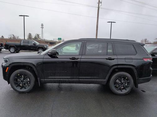 Diamond Black Crystal Pearlcoat 2026 Jeep Grand Cherokee L Altitude