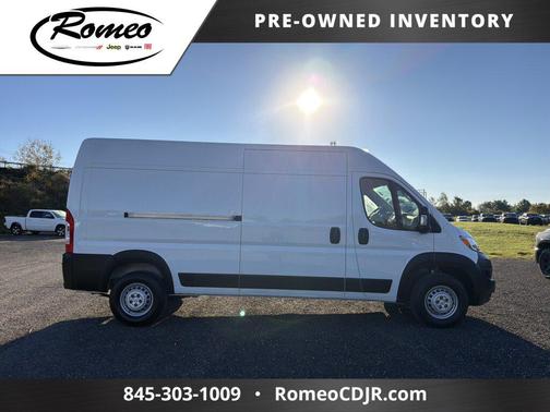 Bright White Clearcoat 2025 RAM ProMaster 2500 Tradesman
