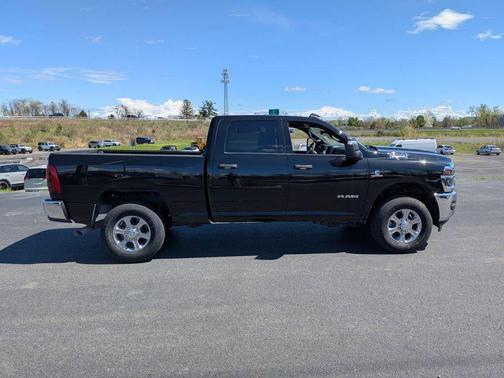Diamond Black Crystal Pearlcoat 2026 RAM 2500 Big Horn Crew Cab 4x4 6'4' Box