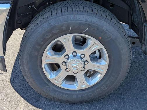 Diamond Black Crystal Pearlcoat 2026 RAM 2500 Big Horn Crew Cab 4x4 6'4' Box