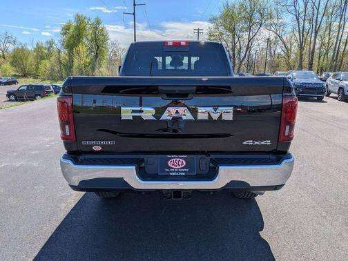 Diamond Black Crystal Pearlcoat 2026 RAM 2500 Big Horn Crew Cab 4x4 6'4' Box