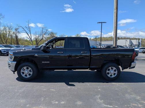 Diamond Black Crystal Pearlcoat 2026 RAM 2500 Big Horn Crew Cab 4x4 6'4' Box