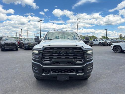 Bright White Clearcoat 2026 RAM 2500 Tradesman Crew Cab 4x4 6'4' Box