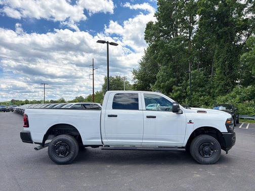 Bright White Clearcoat 2026 RAM 2500 Tradesman Crew Cab 4x4 6'4' Box