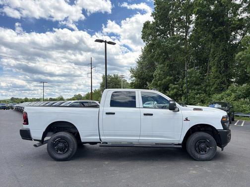 Bright White Clearcoat 2026 RAM 2500 Tradesman Crew Cab 4x4 6'4' Box