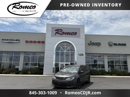 Granite Crystal Metallic Clearcoat 2019 Chrysler Pacifica Limited