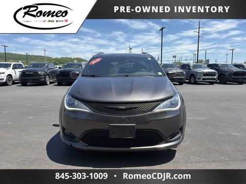 Granite Crystal Metallic Clearcoat 2019 Chrysler Pacifica Limited