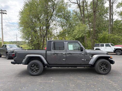 Granite Crystal Metallic Clearcoat 2022 Jeep Gladiator Sport
