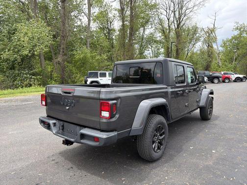 Granite Crystal Metallic Clearcoat 2022 Jeep Gladiator Sport