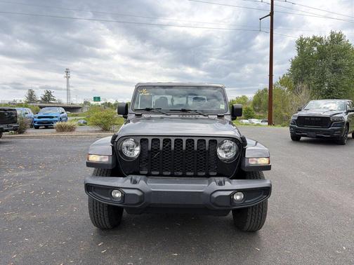Granite Crystal Metallic Clearcoat 2022 Jeep Gladiator Sport