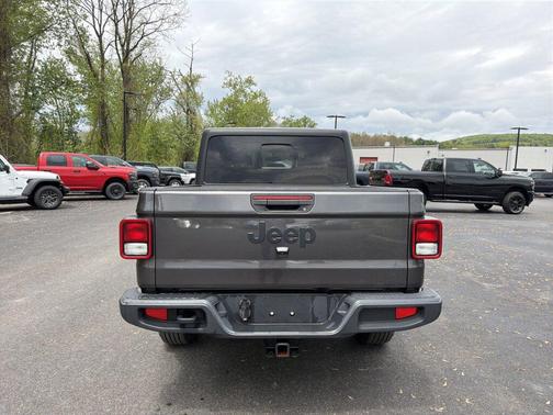 Granite Crystal Metallic Clearcoat 2022 Jeep Gladiator Sport