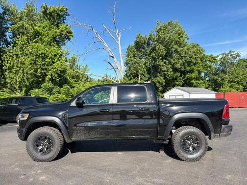 Diamond Black Crystal Pearlcoat 2026 RAM 1500 RHO Crew Cab 4x4 5'7' Box