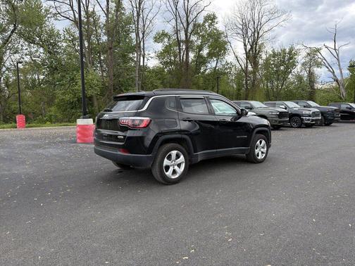 Diamond Black Crystal Pearlcoat 2020 Jeep Compass Latitude
