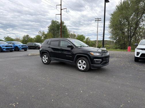 Diamond Black Crystal Pearlcoat 2020 Jeep Compass Latitude