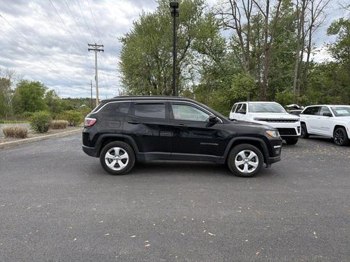 Diamond Black Crystal Pearlcoat 2020 Jeep Compass Latitude