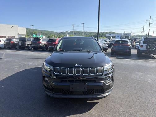 Diamond Black Crystal Pearlcoat 2022 Jeep Compass Latitude