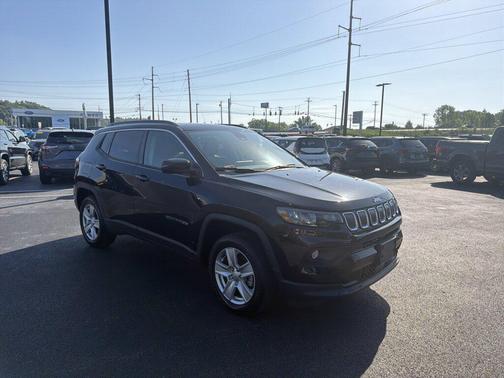 Diamond Black Crystal Pearlcoat 2022 Jeep Compass Latitude
