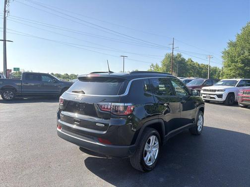 Diamond Black Crystal Pearlcoat 2022 Jeep Compass Latitude