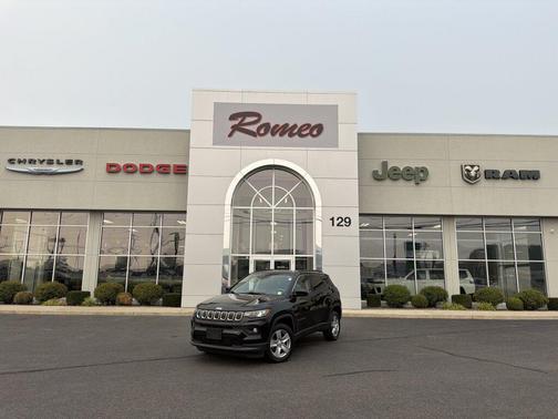 Diamond Black Crystal Pearlcoat 2022 Jeep Compass Latitude