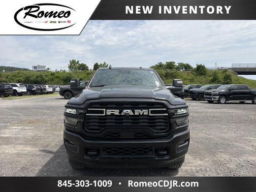 Diamond Black Crystal Pearlcoat 2026 RAM 3500 Big Horn Crew Cab 4x4 6'4' Box