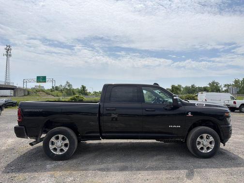 Diamond Black Crystal Pearlcoat 2026 RAM 3500 Big Horn Crew Cab 4x4 6'4' Box