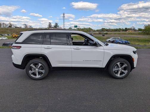 Bright White Clearcoat 2026 Jeep Grand Cherokee Limited