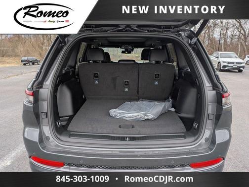 Baltic Gray Metallic Clearcoat 2026 Jeep Grand Cherokee Limited