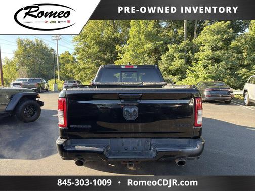 Diamond Black Crystal Pearlcoat 2022 RAM 1500 Big Horn/Lone Star