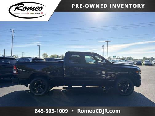 Diamond Black Crystal Pearlcoat 2022 RAM 1500 Big Horn/Lone Star