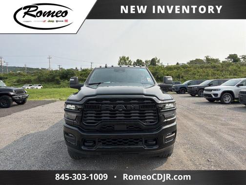 Diamond Black Crystal Pearlcoat 2026 RAM 2500 Big Horn Crew Cab 4x4 6'4' Box